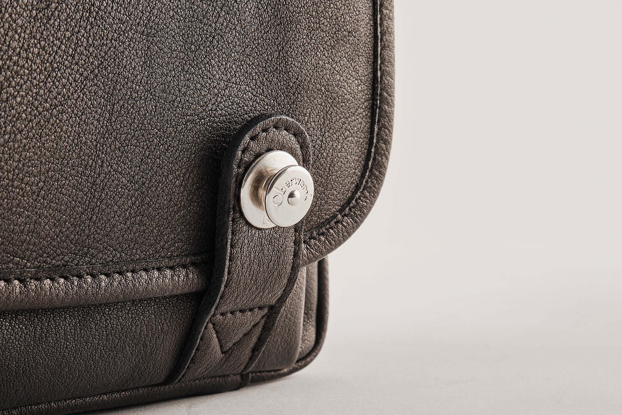 The Q Bag® - Qバッグ ルバーブ エディション - Leica Q3 bag